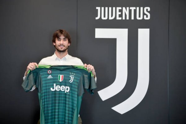ماتيا بيرين يوقع لليوفنتوس و يعرض قميصه - Mattia Perin signs for Juventus