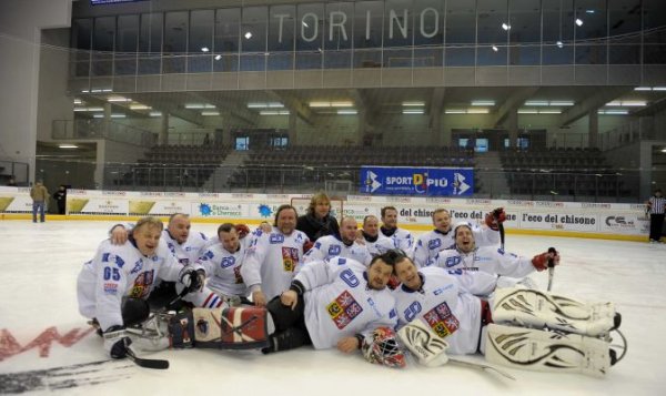 Nedved take image with Czech team of Ice Hockey