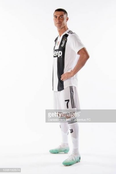 عرض رونالدو بقميص اليوفي - Ronaldo Presentation with Juve Kit