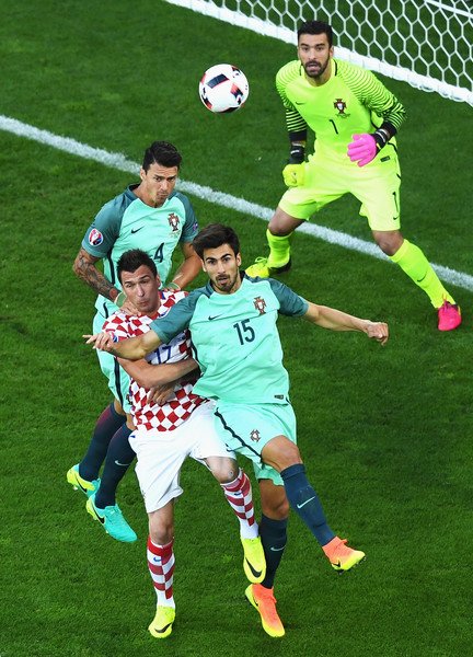 ماندزوكيتش في لقاء كرواتيا ضد البرتغال - Manduzkic in Croatia Vs Portugal