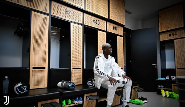 بوغبا في غرفة ملابس اليوفنتوس - Pogba in Juventus changing room #10