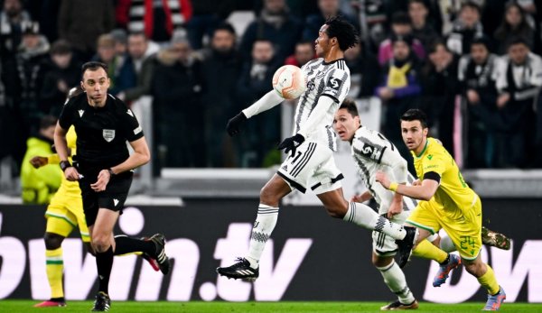 كوادرادو خلال مباراة يوفنتوس ضد نانت في الدوري الاوروبي - Cuadrado during Juventus match Vs Nantes 2023