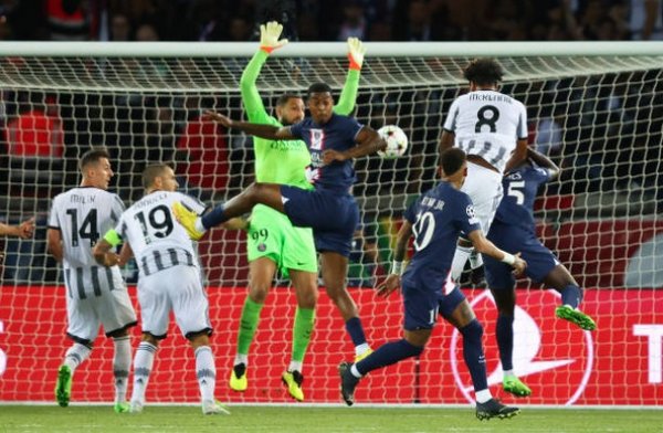 ماكيني يسجل هدف في مباراة باريس سان جيرمان و يوفنتوس - Mckennie head goal during Psg Juventus match
