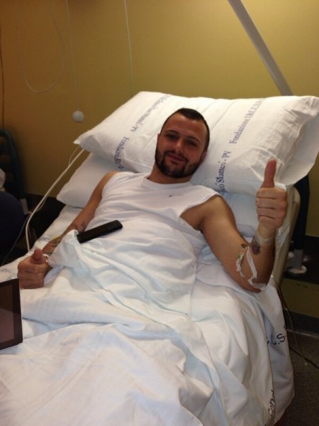 سيموني بيبي بعد اجراءه العملية الجراحية - Simone Pepe in hospital
