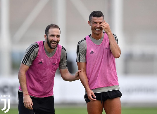 ابتسامة هيغوين و رونالدو - Higuain & Cristiano Ronaldo Smile