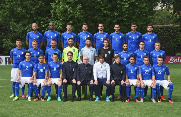 صور رسمية جماعية للاعبي منتخب ايطاليا قبل يورو 2016