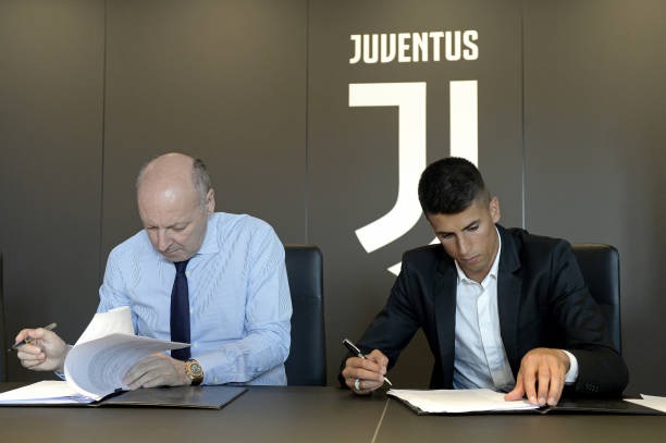 جواو كانسيلو يوقع لليوفي بجانب ماروتا / Cancelo Signs for Juventus 