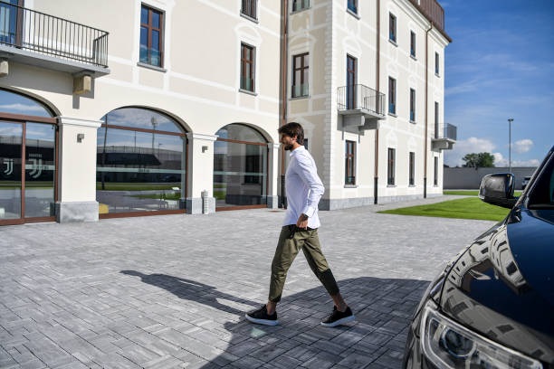 ماتيا بيرين يتجه لمقر اليوفي - Mattia Perin Going to Juventus HQ