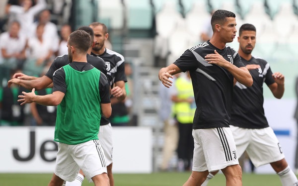 بيانيتش و رونالدو في الاحماء - Ronaldo & Pjanic warm up