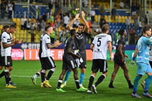 فرحة بوفون مع زملاءه في بارما بالفوز ضد كوسينزا - Buffon celebrates with Parma after winning Vs Cosenza