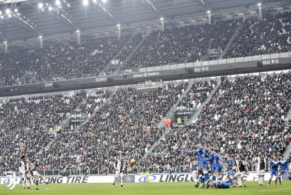 ديبالا يسجل ركلة حرة في مباراة يوفنتوس و بريشيا - Dybala scores Free Kick in Juventus Brescia