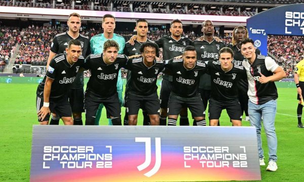 تشكيلة اليوفنتوس الاساسية في صورة جماعية قبل لقاء تشيفاس - Juventus Starting Xi in photo before Chivas Match