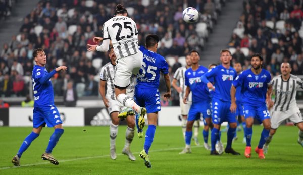 رابيو يسجل هدفه من رأسية في مباراة يوفنتوس امبولي - Rabiot scores a goal during Juventus Empoli match