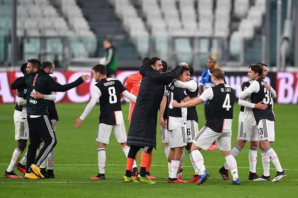 فرحة لاعبي يوفنتوس بالفوز ضد انتر ميلان - Juventus players celebration after beating inter milan