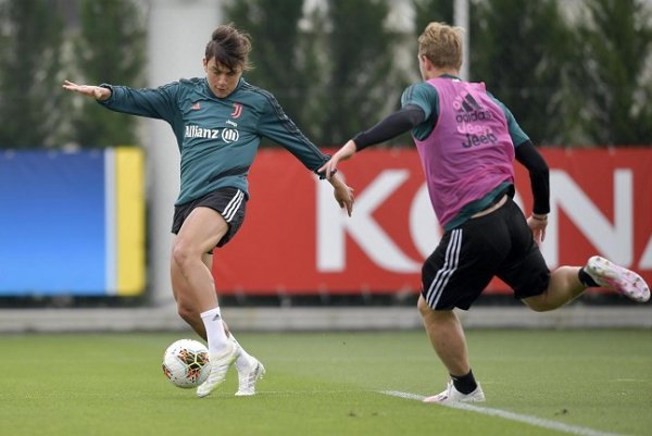 ديبالا و دي ليخت في تدريب اليوفنتوس في مايو 2020 - Dybala & de Ligt during Juventus training in may 2020
