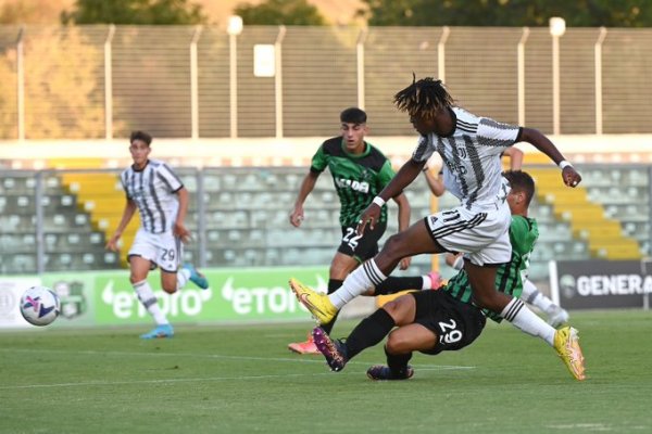 مبانغولا يسجل هدف في مباراة شباب يوفنتوس و ساسولو - Mbangula scores 1st goal during Juventus U19 match Vs Sassuolo