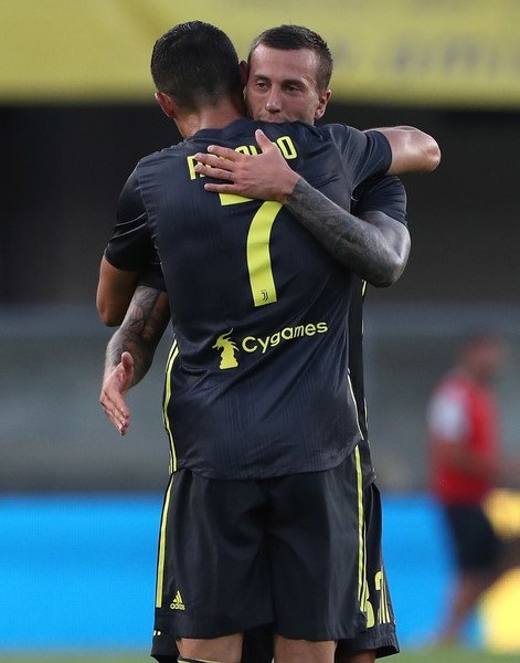 عناق بيرنارديسكي و رونالدو - Ronaldo & Bernardeschi Hug