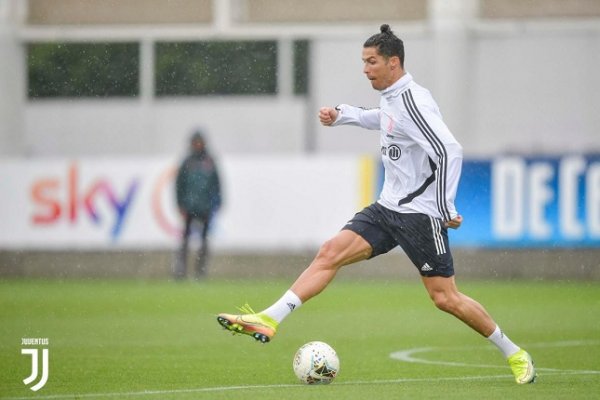 كريستيانو رونالدو في تدريب اليوفي يونيو 2020 بطقم جديد - Cristiano Ronaldo during Juve training in rainy weather