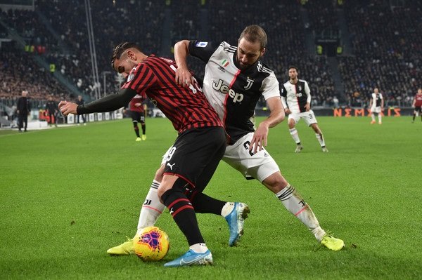 هيغوين امام ثيو هيرنانديز - Theo Hernandez Vs Higuain