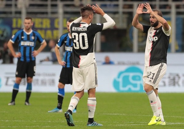 هيغوين يحتفل بالهدف مع بينتانكور - Higuain celebrates with Bentancur after scored goal 