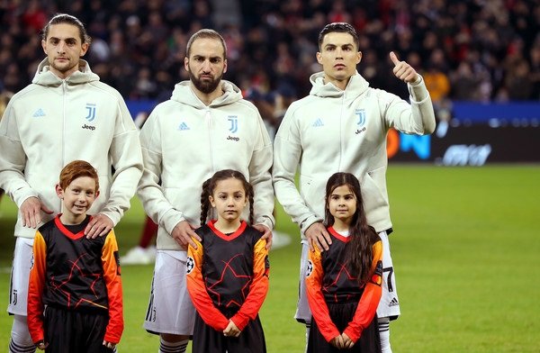 رونالدو بجانب هيغوين و رابيو - Ronaldo & Higuain & Rabiot