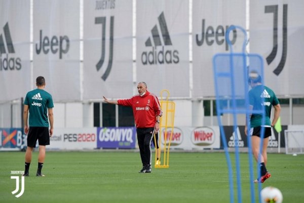 ماوريزيو ساري في تدريبات يوفنتوس في مايو - Mr Sarri in Juventus training in May 2020