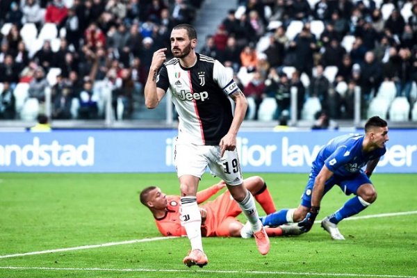 بونوتشي يحتفل بهدفه - Bonucci celebrates after goal