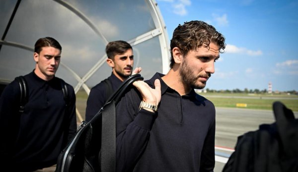 لوكاتيلي و بيرين و فلاهوفيتش في سفر اليوفي الى باريس - Locatelli & Perin & Vlahovic while Juventus travelling to paris