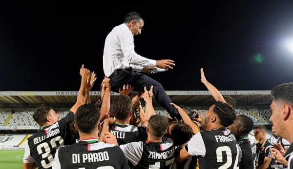 فريق رديف اليوفي تحت 23 يحتفلون بكاس ايطاليا 2020 - Juventus U23 celebrates after winning Serie C Coppa Italia
