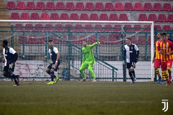 الحارس لوريا في مباراة رديف اليوفنتوس و ألبينوليفي - Loria in Juventus U23 match vs Albinoleffe