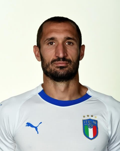 كيليني بقميص ايطاليا الثاني - Chiellini in Italy Away shirt