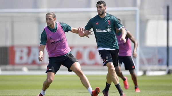موراتوري و رابيو في تدريب اليوفي في مايو 2020 - Rabiot & Muratore during Juventus training in may 2020