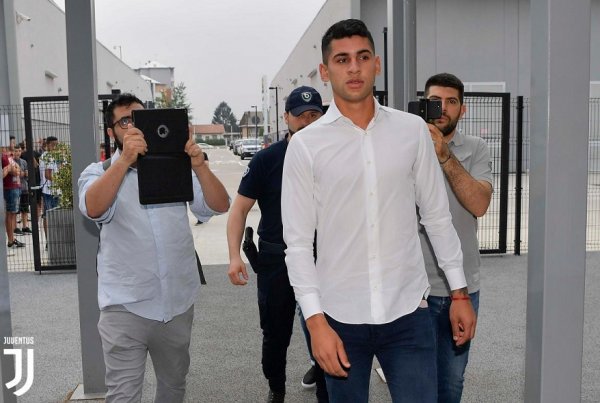 روميرو يصل لليوفي - Romero arrives to J Medical