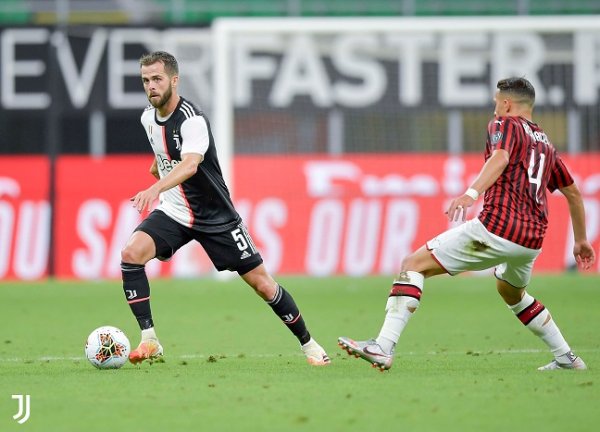 بيانيتش ضد بن ناصر خلال مباراة ميلان يوفنتوس - Pjanic Vs Bennacer during Milan Juve match