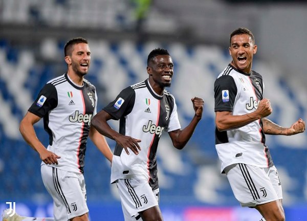 دانيلو يحتفل بهدفه في مباراة ساسولو يوفنتوس - Danilo celebration after the goal in Sassuolo Juventus match