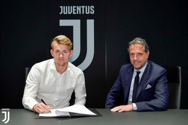 دي ليخت يوقع عقده مع اليوفي - De ligt sign his Juve Contract with Paratici