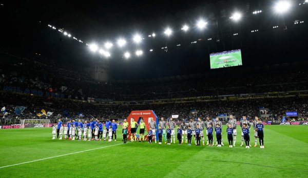 دخول فريقي يوفنتوس و انتر ميلان قبل مباراتهم بالكأس 2023 - Juventus & Inter Milan teams before their match at Giuseppe Meazza