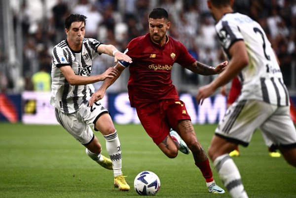 ميريتي ضد بيليغريني في مباراة يوفنتوس روما - Miretti Vs Lorenzo Pellegrini during Juventus Roma match
