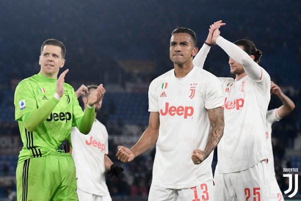 فرحة لاعبي اليوفي دانيلو و تشيزني بالفوز ضد روما - Juve players Szczesny & Danilo joy