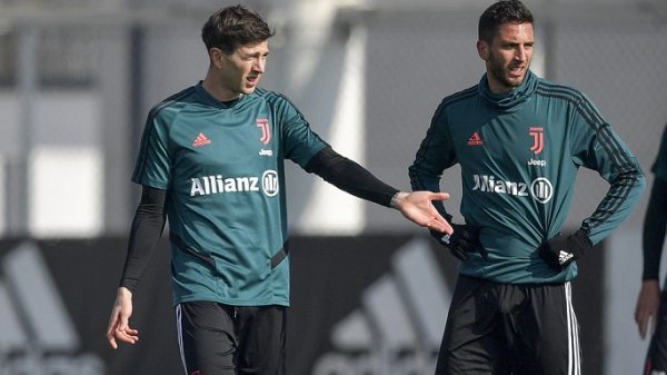 بينتانكور و بيرنارديسكي في تدريب اليوفنتوس - Bentancur & Bernardeschi in Juventus training