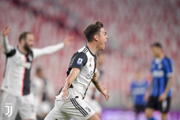 ديبالا يحتفل بهدفه في مباراة يوفنتوس و انتر ميلان - Dybala celebrates after a goal in Juventus Inter match