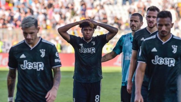 خيبة لاعبي يوفنتوس بعد الخسارة ضد مونزا - Juventus players Disappointment after Monza match