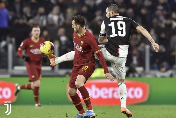 بونوتشي امام كالينيتش في لقاء يوفنتوس و روما - Bonucci vs Kalinic in Juventus Roma