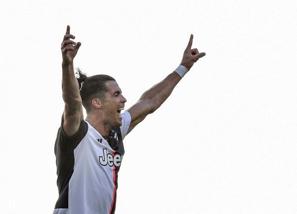 كريستيانو رونالدو يحتفل بهدفه في ديربي يوفنتوس و تورينو - Ronaldo celebrates after scoring a goal in Juventus Torino derby