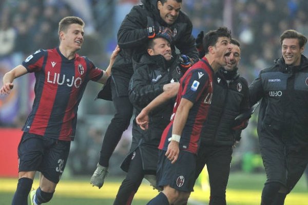 ريكاردو اورسوليني يسجل لـ بولونيا - Orsolini scores for Bologna vs Fiorentina