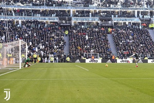 رونالدو يسجل من ركلة الجزاء في لقاء يوفنتوس فيورنتينا - C Ronaldo scores from Pk in Juventus Fiorentina match