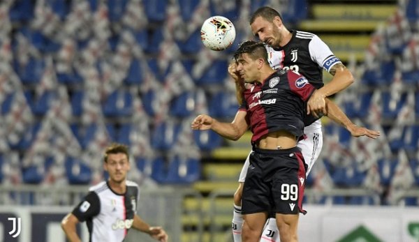 بونوتشي ضد سيميوني في مباراة كالياري يوفنتوس - Bonucci Vs Simeone during Cagliari Juve match