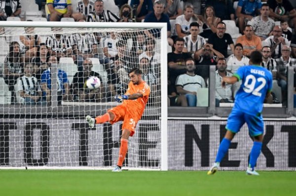 ماتيا بيرين في مباراة يوفنتوس ساسولو - Perin during Juventus Sassuolo match