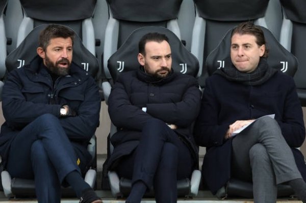 المسؤولين ستوراري و مانا و توينوزي يشاهدون مباراة رديف يوفنتوس ضد بوردينوني - Managers Storari & Manna & Tognozzi watch Juventus Next Gen match against Pordenone 