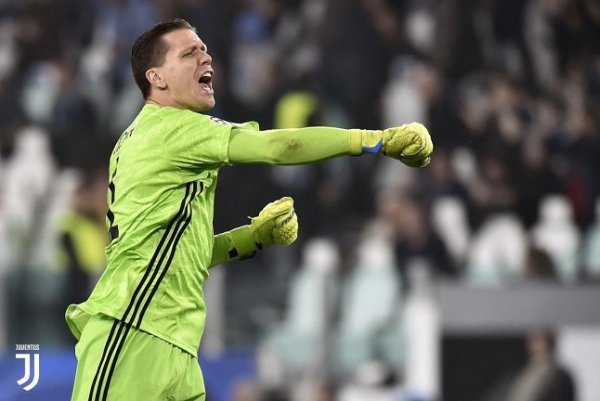 تشيزني يحتفل بهدف ديبالا - Szczesny celebrates after Dybala goal